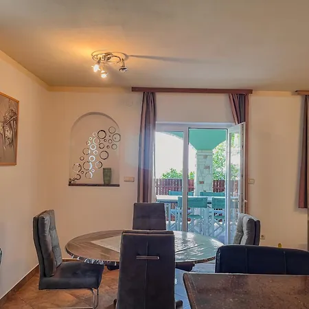 Ruza Two Bedroom Retreat